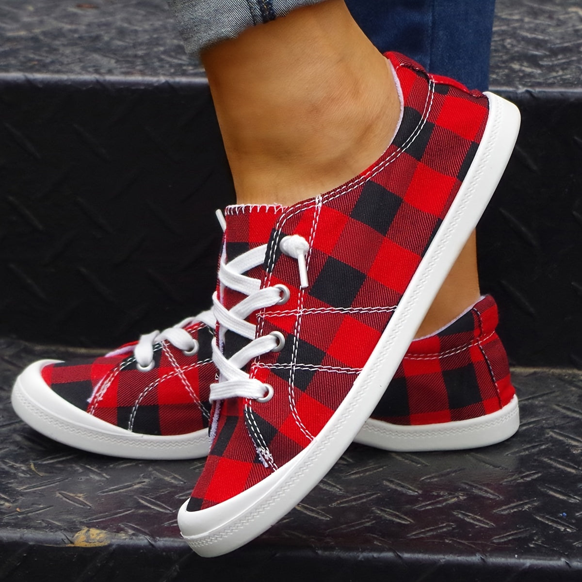 Plaid Flat Sole Outdoor Skateboard Shoes Lightweight