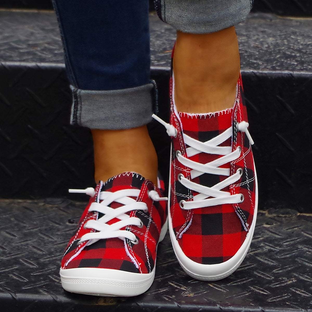 Plaid Flat Sole Outdoor Skateboard Shoes Lightweight