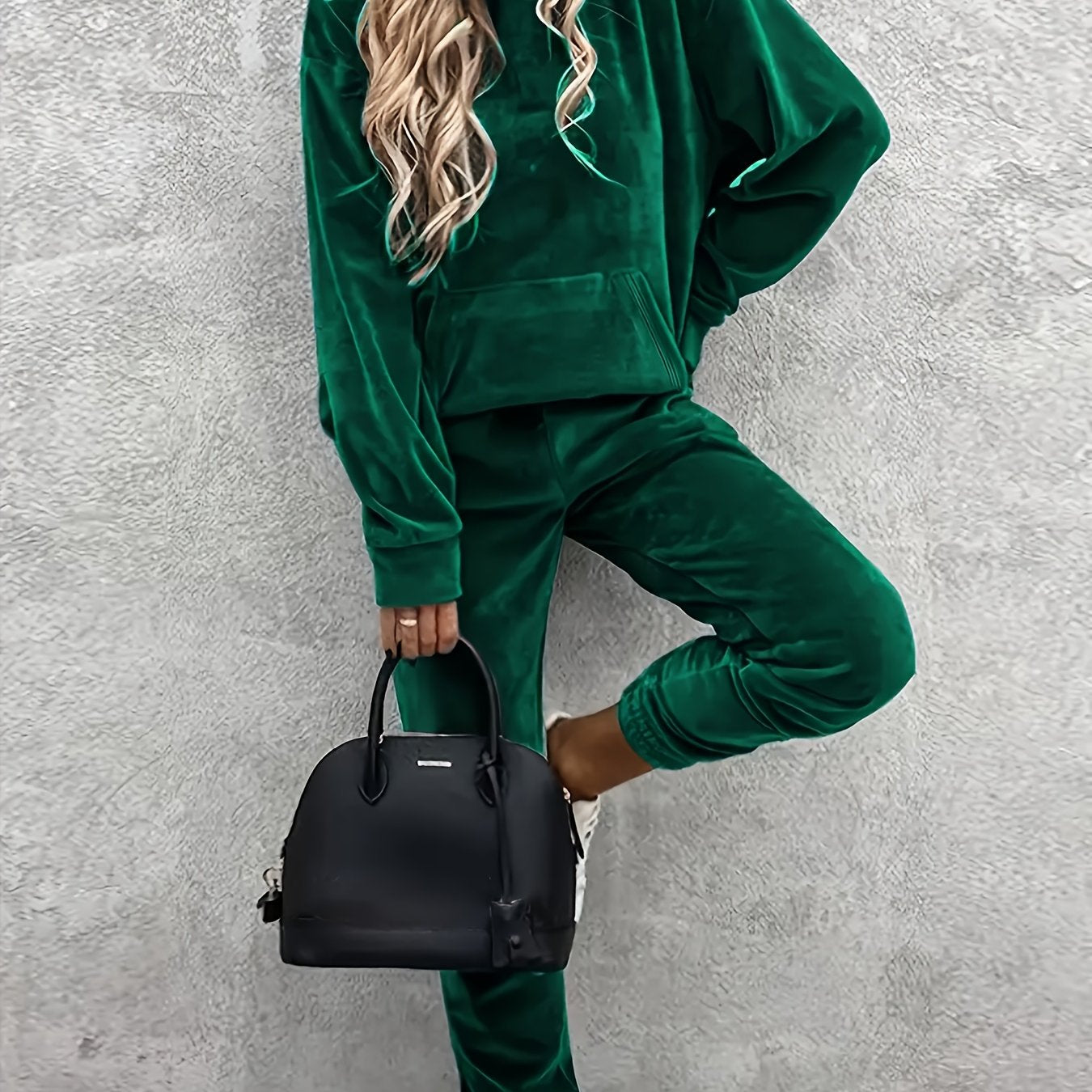 Women's Velvet 2-Piece Hoodie and Pants Set With Pockets