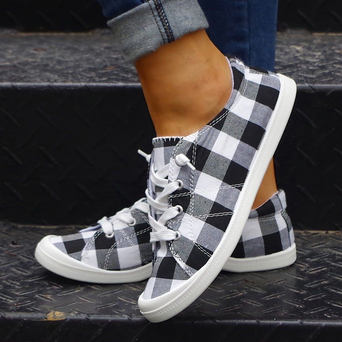 Plaid Flat Sole Outdoor Skateboard Shoes Lightweight