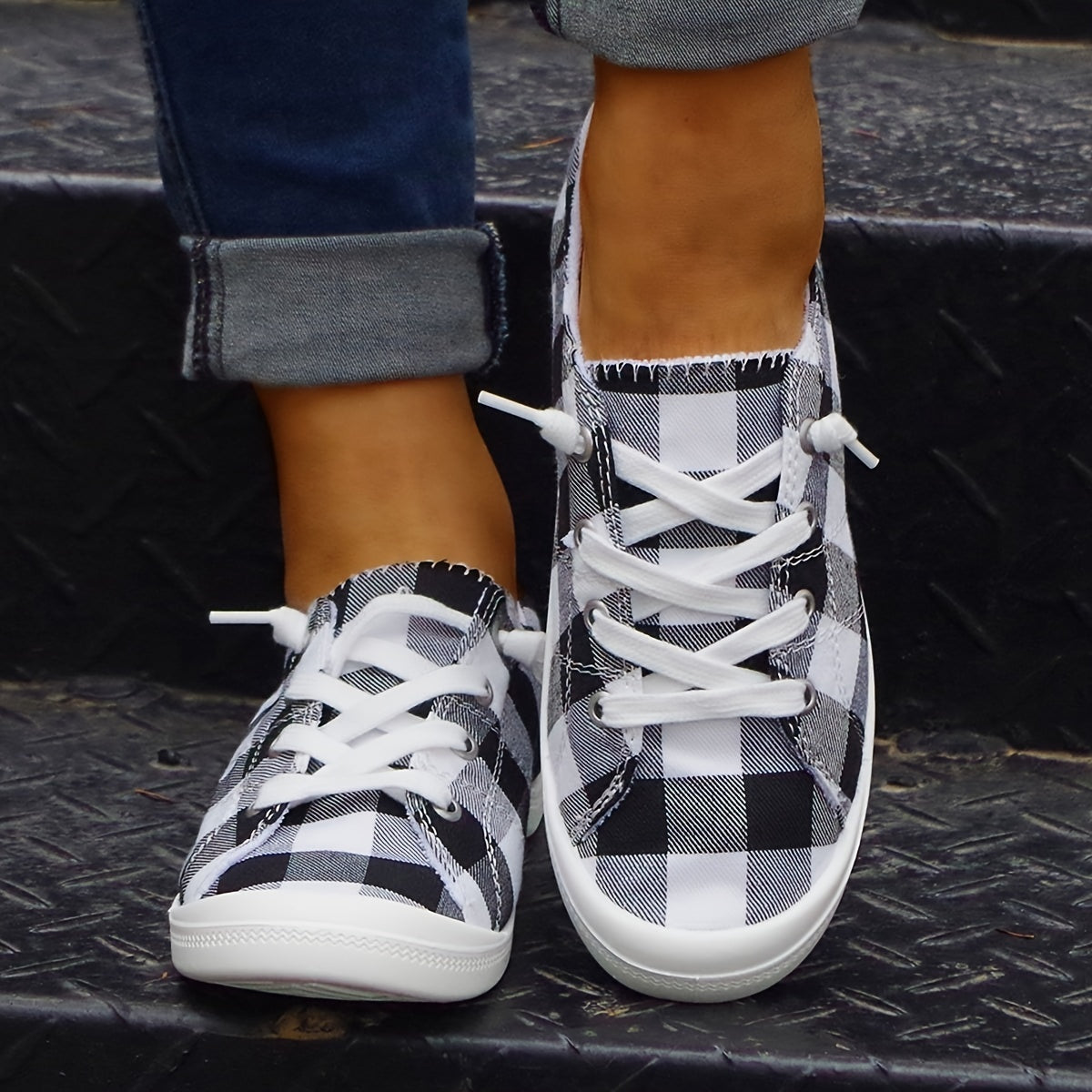Plaid Flat Sole Outdoor Skateboard Shoes Lightweight