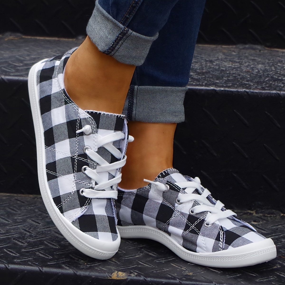 Plaid Flat Sole Outdoor Skateboard Shoes Lightweight
