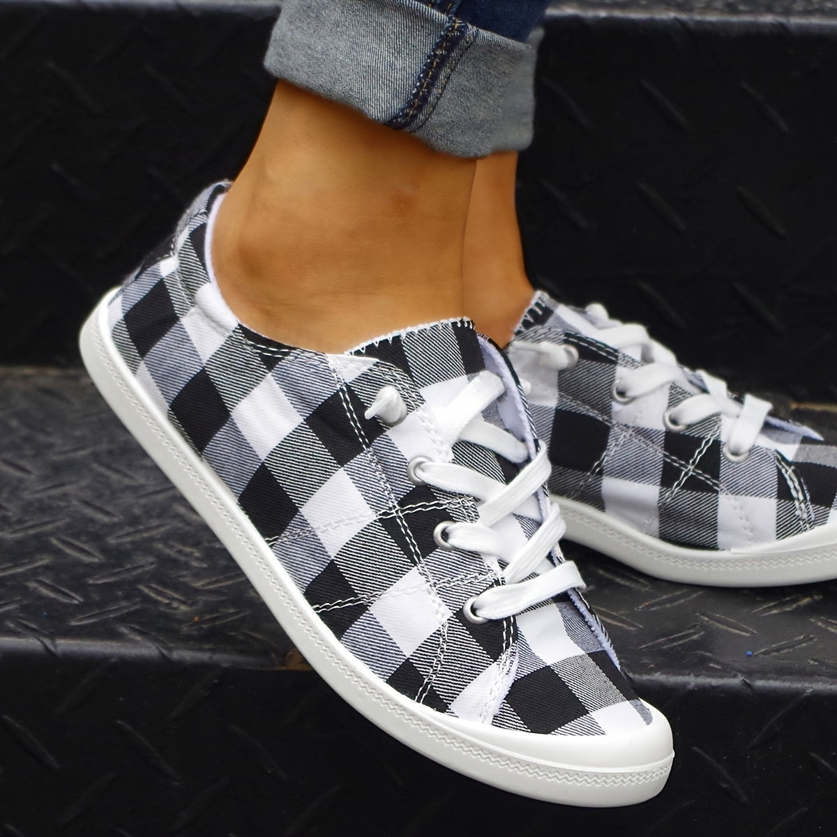 Plaid Flat Sole Outdoor Skateboard Shoes Lightweight