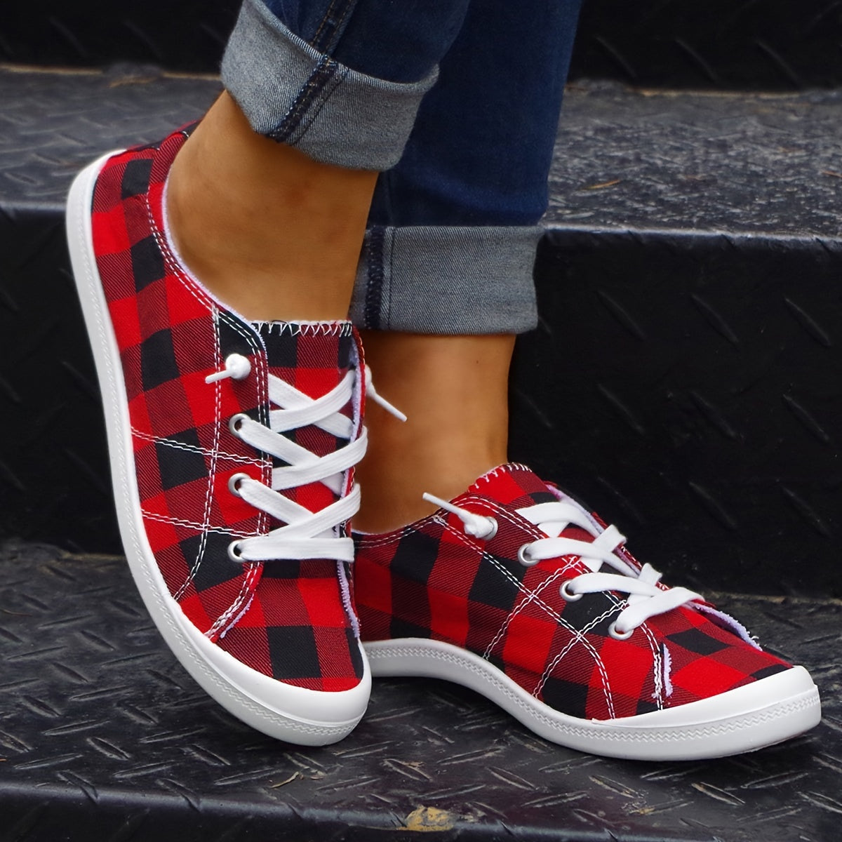 Plaid Flat Sole Outdoor Skateboard Shoes Lightweight