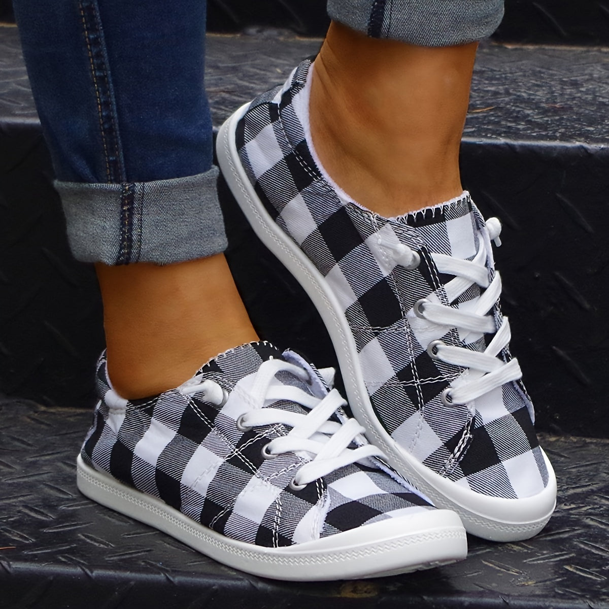Plaid Flat Sole Outdoor Skateboard Shoes Lightweight